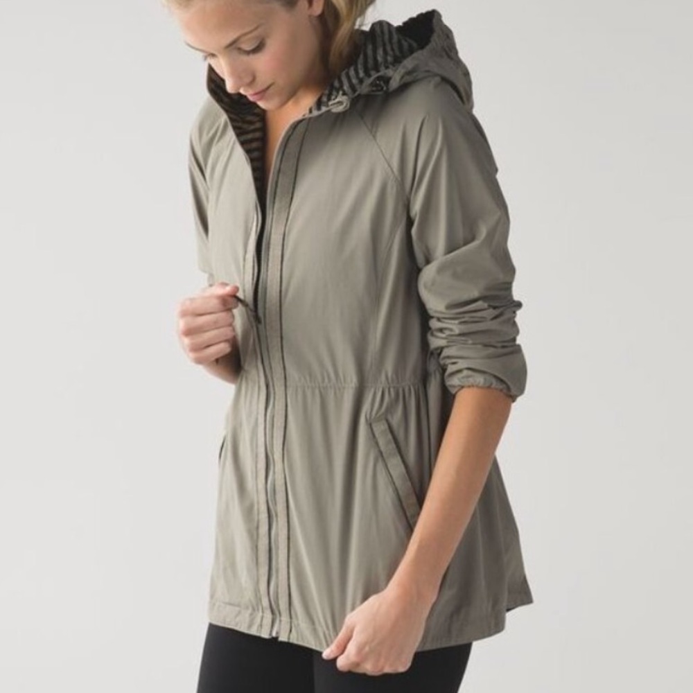 Lululemon Women's Rain for Daze Soft Earth and Black Striped Reversible Jacket 8